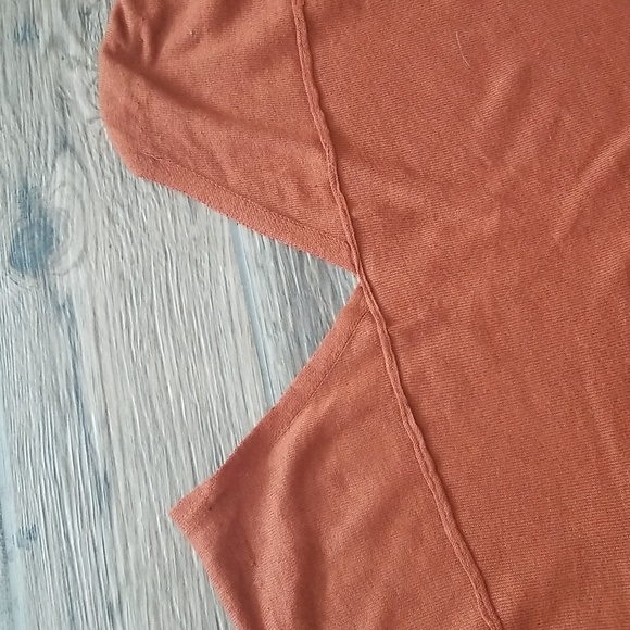 Forever 21 Off the Shoulder Light Brown Sweater Size Small - Picture 7 of 7